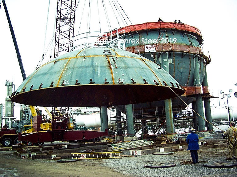Final assembly of a semented upper corse being lifted into place