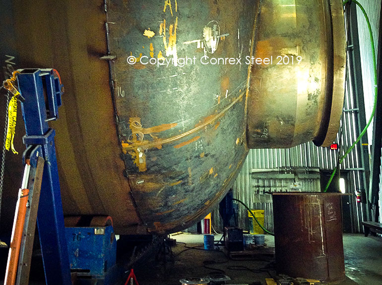 Conventional tank head welded on a pressure vessel